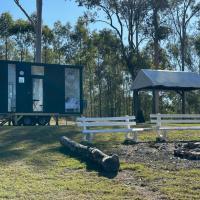 The Retreat Tiny House, hotel perto de Aeroporto Gympie - GYP, Lagoon Pocket