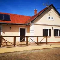 Gyümölcsliget Vendégház โรงแรมในCsehimindszent