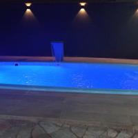 Casa com piscina de 2 dormitórios, hotel near Dr. Leite Lopes–Ribeirão Preto State Airport - RAO, Ribeirão Preto