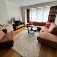 Spacious 2 Bedroom App in the Center with Balcony, hotel u četvrti Ledeberg, Gent