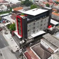 Eno Front One Hotel Semarang, hotel a Semarang