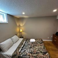 Budget Stay in Kitchener- Near Town Centre- Food, Shopping, Transit