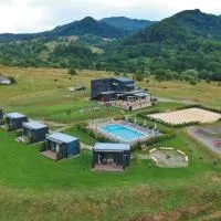 FLANDRA Glamping, hotel v destinaci Corbeni