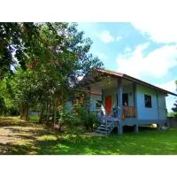 Pernjai Homestay, hôtel à Pua