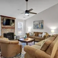 Home Sweet Home! By Mall of GA & Suwanee Town!, хотел в Sugar Hill