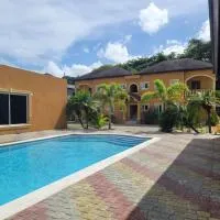 Serenity Escape Apt 5, hotel em Runaway Bay