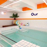 private swimming pool -tuberoom