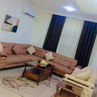 شقة فاخرة واسعة في شارع المدينة المنورة, hotell i Umm Uthainah