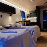 Hotel OmaBox - Nivala - Oma huoneisto saunalla, khách sạn ở Nivala