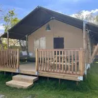 Grou में, होटल Safari Lodge Grou, luxe kamperen op een eiland!