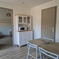 Appartement au milieu des vignes, hotel v destinácii Thésée