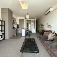 Explore Melbourne from this Chic 1BR in Windsor