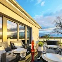 Exklusives Penthouse mit Outdoor Sauna und Whirlpool in Wunschtemperatur, hotel v destinácii Burgwedel