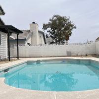 Gray Oasis- Private pool Included, hotel a Summerlin, Las Vegas