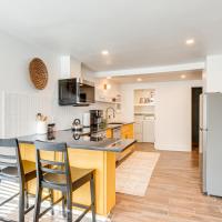 Pet-Friendly Denver Home 2 Blocks to City Park!、デンバー、Park Hillのホテル