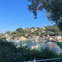 Aronis Spyros Panoramic Seaview Apartments, hotell Longóses