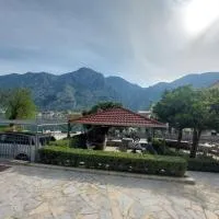 Sunset Kotor – hotel w mieście Muo