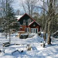 Dingle Run Lodge at Sir Sam's, ξενοδοχείο σε Haliburton