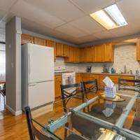 Central 3 Bed 1 Bath in Historic Building, hotell i North End, Boston