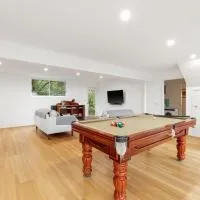 Sky Mirror Cottage, מלון בRhyll