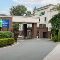 Holiday Inn Express and Suites Surrey by IHG – hotel w mieście Surrey