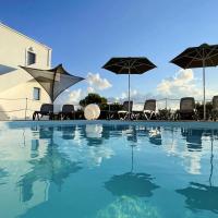 Hermoso Luxury Suites, מלון ליד נמל התעופה הבינלאומי סנטוריני - JTR, מונוליתוס