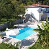 Apartments Ema, hotel v destinaci Lovran