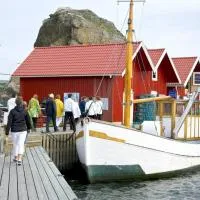 Hus i Skärhamn när till hav och natur!: Utäng şehrinde bir otel