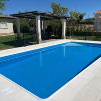 Tres Hermanos CON PISCINA PRIVADA, hotel cerca de Aeropuerto de Salamanca - SLM, Pelabravo