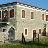 La Casa di Ercole across bay of Nafplio. โรงแรมในมิลอย