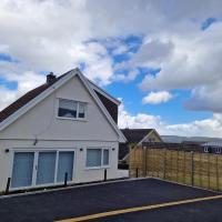 Modern Detached 3 bedroom home with off-road parking & bike store