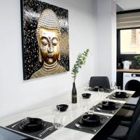 Luxury Stay at Mackenzie Beach with Private Parking and Balcony, hotel en L&aacute;rnaca