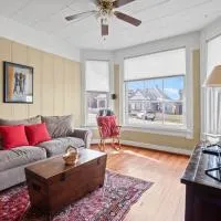 The Zinnia Victorian Charm with Mountain Views – hotel w mieście Leadville
