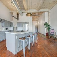 2BR 2BA Spacious Historic Loft With Gym by ENVITAE