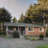 #StayInMyDistrict Cozy Rockaway Beach Cottage, hotel di Rockaway Beach