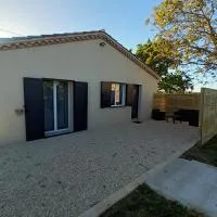 Petite Maison dans le Gers 32, hotel u gradu 'Mouchan'