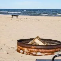 Beach Club of Oscoda - The Lakeshore Cottage, hotel di Oscoda