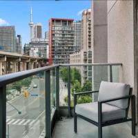 CN Tower View w/ Free Parking, Pool & Gym and More, hotell i nærheten av Billy Bishop Toronto City lufthavn - YTZ i Toronto