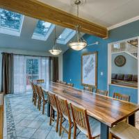 Lodge Style Living Spacious 5BR Reunion Getaway, hotel poblíž Seal Bay Seaplane Base - SYB, Kodiak