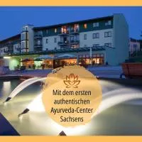 Hotel Am Kurhaus mit erstem Ayurveda Center Sachsens - direkt am Gesundheitsbad ACTINON & Kurpark，巴德施萊馬的飯店