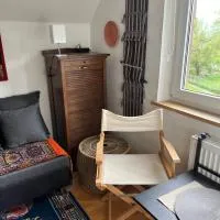 Small attic apartment close to Lake and Mountains Fussach, hotel v destinaci Fußach