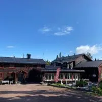 Olarsgården Hotell، فندق في ليندفالين