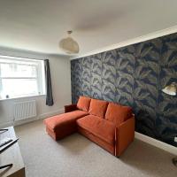 Fully Furnished Garden Flat with Free Parking by Prescott Apartments