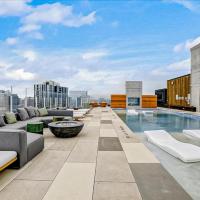 2BR Luxury with Views and Rooftop pool in Austin, hotel in Rainey Street Historic District, Austin