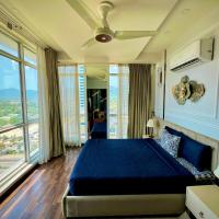 Sky Views Executive Apartments Facing Centaurus Mall Islamabad: bir İslamabad, Blue Area oteli