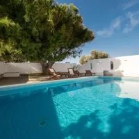 ALYKI'S FAMILY POOL Villa、アリキにあるパロス空港 - PASの周辺ホテル
