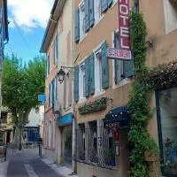 Viesnīca Hôtel Saint-Florent, à 2 pas du Théatre Antique d'Orange pilsētā Oranža