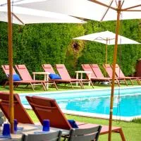 Hôtel La Perna、ペルヌ・レ・フォンテーヌのホテル