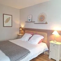 Côté West - Spacieuse Chambre d'Hôtes à 400 m de la mer et du GR34 - Confort, Accueil personnalisé - Petit déjeuner compris，波爾斯波代的飯店