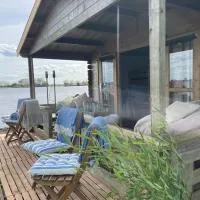 Vinkeveen में, होटल Luxury Experience in Off The Grid Lodge at an Amazing Lake Vinkeveense Plassen